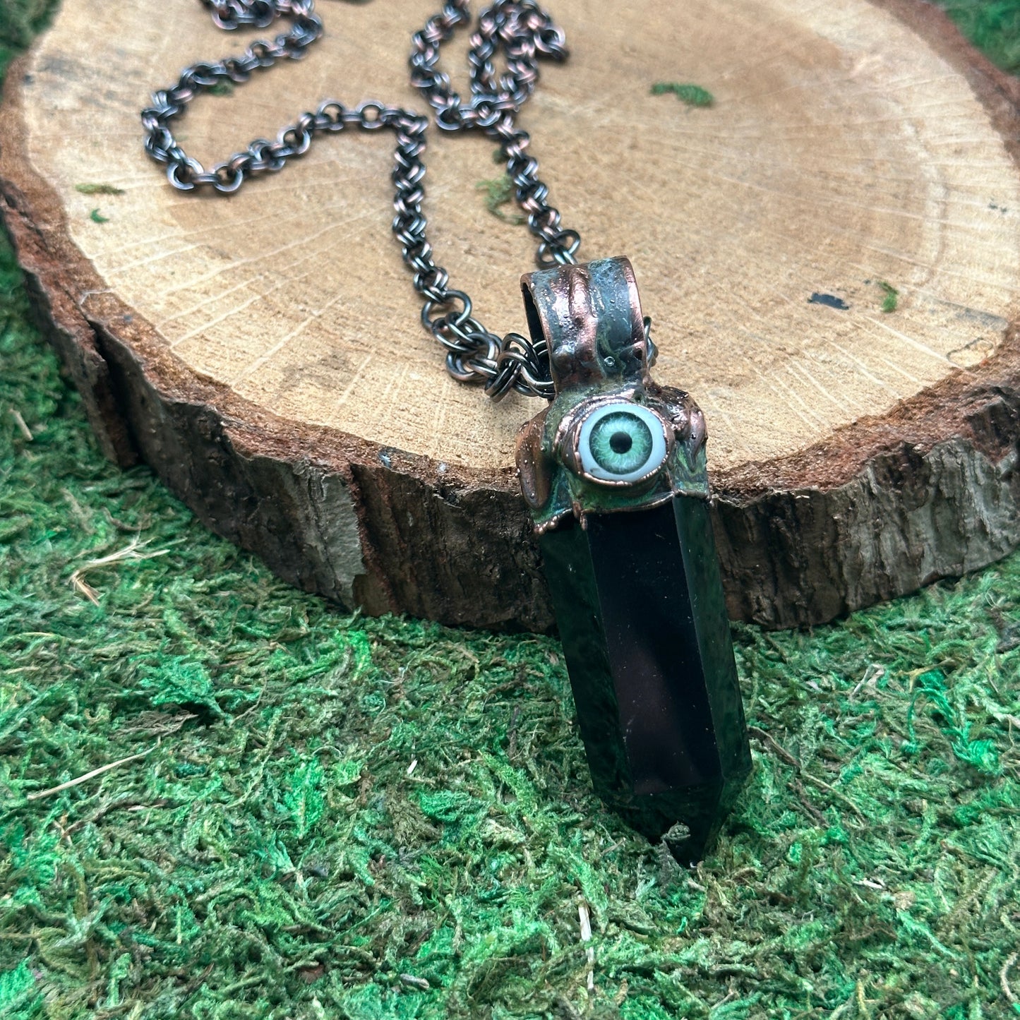 Occular ~ Eye Point Necklace